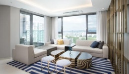 펜트하우스급 객실서 도심 속 여름 휴가