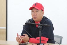 KIA 이범호 감독 “최형우 허리 통증 있어 선발 제외”
