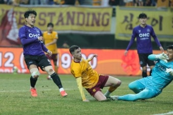 ‘아사니 멀티골’ 광주FC, 승격팀 안양 2-1 제압