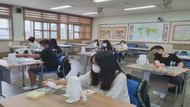무릉초중학교, 전국 첫 AI 영어학습 로봇 투입