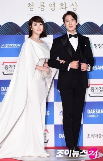 [포토]유연석, '혜수 여신님 에스코트는 내가~'