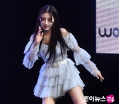 [포토]러블리즈 예인, 세리머니 종합선물세트