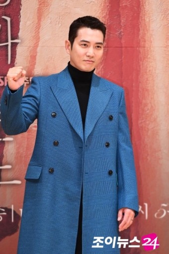 [포토]주상욱, 블루 코트가 포인트