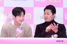 [HD갤러리]내안의 그놈 진영, 라미란과 키스신 땀난다~