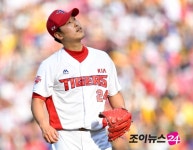 '10억 삭감' 윤석민, 2억 도장…KIA, 선수단 연봉협상 마무리