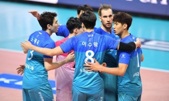 '펠리페 24점' 우리카드, 한국전력 꺾고 3연승