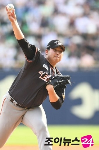 한화 김민우, SK전 3.2이닝 6실점…시즌 2패 위기