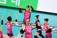 김연경 19점 흥국생명, IBK기업은행 꺾고 파죽의 5연승