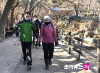 [포토]박겸수 강북구청장-오은선 대장, 우이령길을 향해