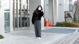 [영상] ‘마스크를 뚫는 미모~’ 쿠잉(Cooing), 쇼 음악중심 출근길