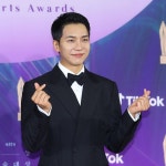 [포토]이승기, 미남의 하트 선물