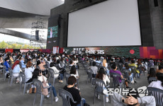 [포토]거리두기 하며 배우들 만나는 BIFF 오픈토크