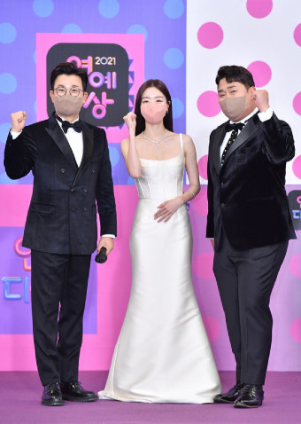 [포토]김성주-한선화-문세윤, '연예대상 MC들의 파이팅!'