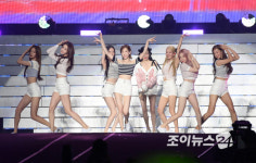 [포토]소녀시대, 가슴 뭉클한 완전체 무대