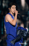 [포토]유노윤호, 남성미 가득한 팔근육