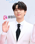 [포토]고우림, '김연아를 매료시킨 손인사'