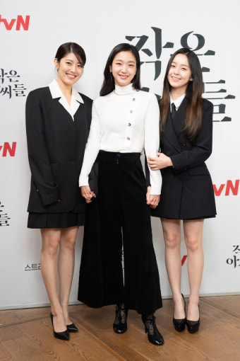 [포토]김고은 '동생들 손 꼭 잡은 큰언니'