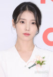 [포토]아이유, 스크린으로 보면 더 예쁜 얼굴