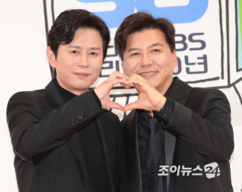 [포토]'더블루' 김민종X손지창, 라떼 꽃미남들의 하트