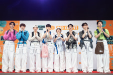 [포토]에잇턴 사와디 캅