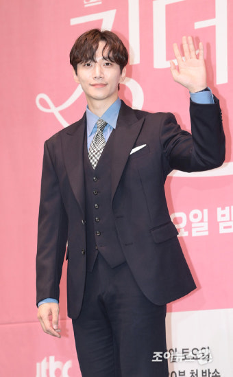 이준호, 이번엔 슈퍼히어로?…