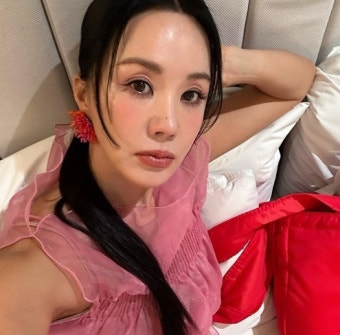 엄정화, 50대 맞아? 주름 1도 없는 피부 '깜짝'
