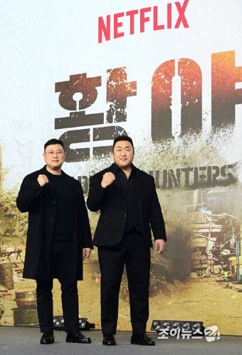 [포토]'황야' 쌍둥이 같은 마동석과 허명행 감독