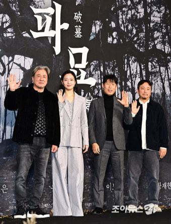 [포토]최민식-김고은-유해진-장재현 감독, 파묘로 인사드려요