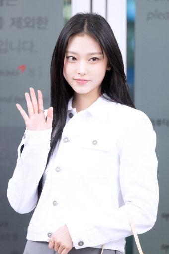 '디올 앰버서더' 뉴진스 해린, 독보적 청순 비주얼…힙합 스타일링