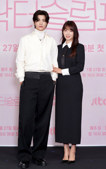 [포토]'닥터슬럼프' 박신혜·박형식, 안구정화 커플 비주얼