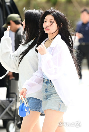 [포토]아일릿 원희, 봄햇살에 반짝
