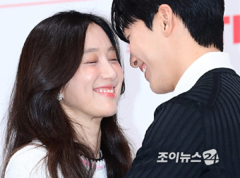 [포토]'졸업' 정려원x위하준, 두근두근