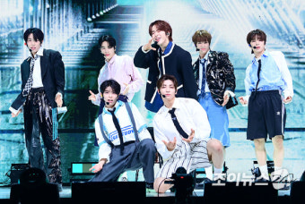 [종합] 'JYP 6년만 보이그룹' 넥스지, 스키즈·니쥬 이을 글로벌 데뷔
