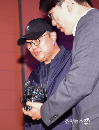 [포토]경찰 조사 미치고 귀가하는 김호중