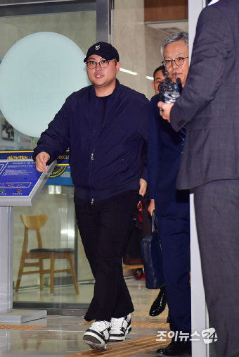 [포토]'음주 뺑소니' 김호중, 경찰 조사 마치고 귀가
