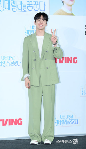 [포토]'나대신꿈' 이준영, 귀여운 브이