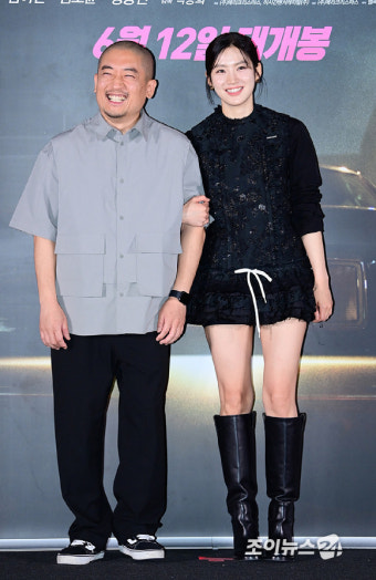 [포토]'드라이브' 박주현, 감독님 좀 웃어요~