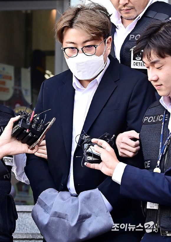 가수 김호중, 구치소 체류 연장…2025년 새해까지