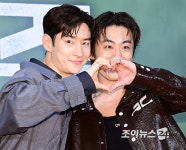 [포토]탈주 이제훈x구교환, 여심 흔드는 하트