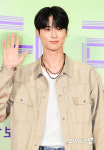 변우석, 대만 뒤흔든 울보…소나기 라이브·눈물→경호원 놀란 팬사랑
