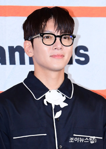 [포토]'가브리엘' 지창욱, 뿔테 안경 뚫고 나오는 짙은 이목구비