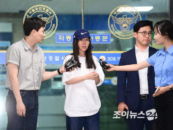 [포토]9시간 경찰 조사 마친 '뉴진스 맘' 민희진 어도어 대표
