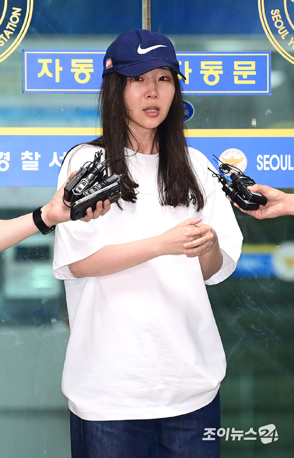 민희진 대표, 뉴진스 멤버 강탈 논란...어도어 측, 추측 기반의 허위 사실 주장