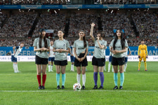 뉴진스, 뮌헨VS토트넘 하프타임 쇼 달궜다…압도적 퍼포먼스