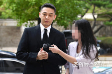 [포토]마약 상습 투약 유아인 오늘 1심 선고 출석