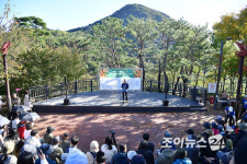 [포토]제10회 희망찾기 등산·트레킹 교실 축사하는 홍성국 전 의원