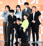 [종힙] 대가족 만두장인 김윤석x삭발 이승기, 올겨울 데울 귀한 가족영화