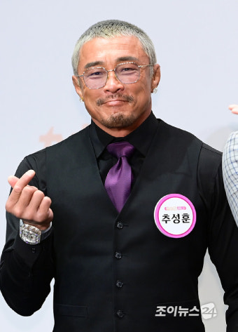 [포토] '잘생긴 트롯' 추성훈, 유튜브 대박난 '트롯 아조씨'