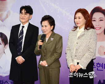 [포토] 이미자 전통가요 헌정 공연 '맥(脈)을 이음'⋯후배들과 함께