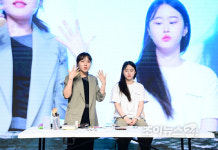 [포토] 케이유니버스 오픈클래스 수업 진행하는 유채연 메이크업 아티스트